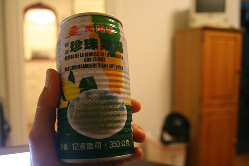 I also tried another one of my finds from Pearl River - Basil Seed Drink, complete with  actual basil seeds!